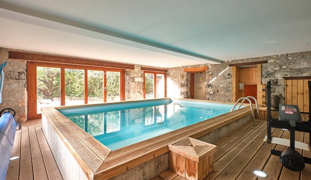 Holiday Home 'Maison' with Mountain View, Shared Terrace and Wi-Fi