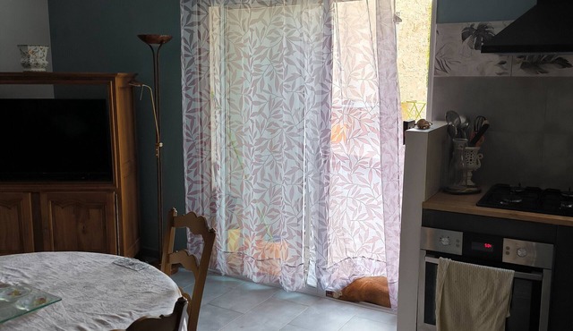 Holiday Home 'Maisonnette in the Heart of Luberon' with Shared Terrace, Wi-Fi and Air Conditioning