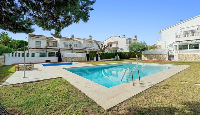 Holiday Home 'Marés' with Shared Pool, Wi-Fi and Air Conditioning