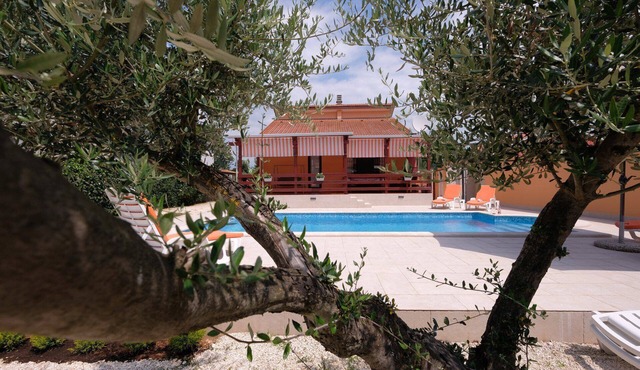 Holiday home "MARLENA" relaxing house with pool