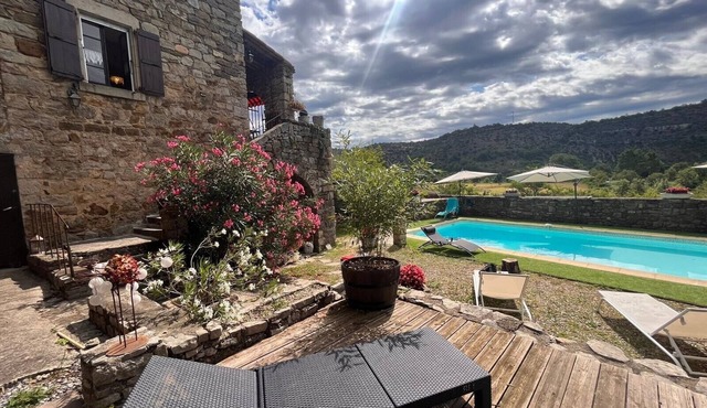 Holiday Home "Mas de Jallet" with Hill Views, Private Pool and Wi-Fi