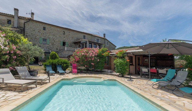 Holiday Home 'Mas Le Bragalou' with Mountain View, Private Pool and Wi-Fi