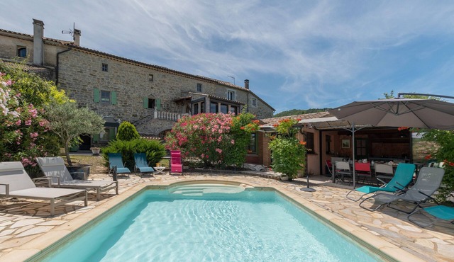 Holiday Home 'Mas Le Bragalou' with Mountain View, Private Pool and Wi-Fi