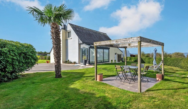 Holiday Home "Meublé de Tourisme Acanthe" with Sea View, Private Terrace & Wi-Fi