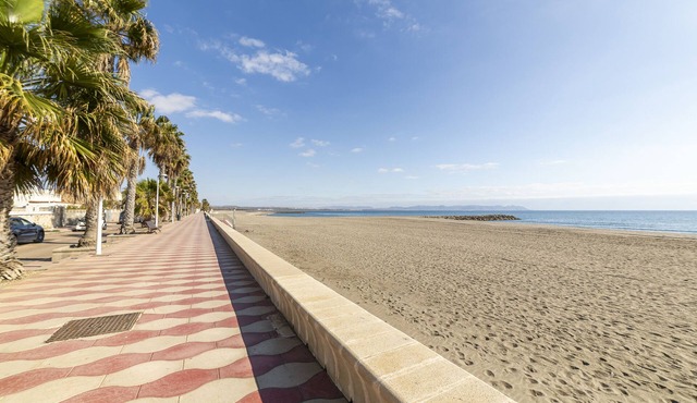 Holiday Home 'Mi Locura Costa Cabana' with Private Terrace, Garden and Wi-Fi, 30 mts from the beach