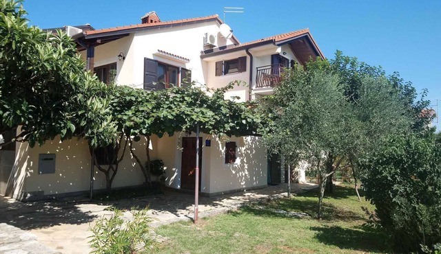 Holiday home mit Garten und Grill