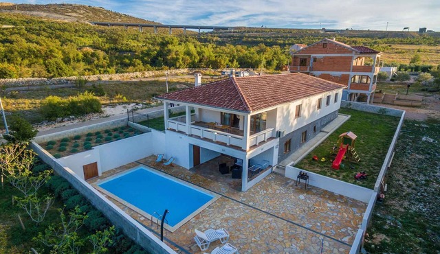 Holiday home mit Klimaanlage und Pool