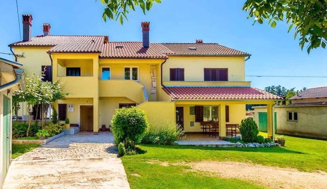 Holiday home mit Klimaanlage und Terrasse