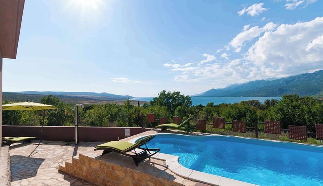 Holiday home mit Pool und Meerblick