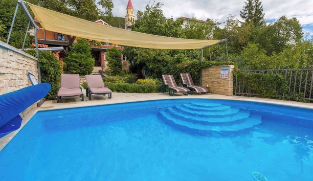 Holiday home mit Pool und Klimaanlage