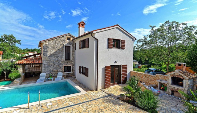 Holiday home mit Pool und Klimaanlage