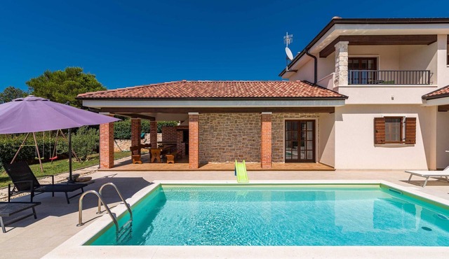 Holiday Home Muline - charming house with pool