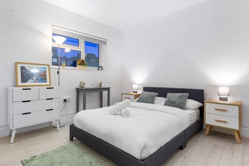 Holiday Home near Kings Cross Sleep 12 SP7