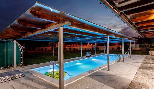 Holiday Home Neoric with Heated Pool