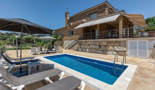 Holiday Home 'Olive' with Private Pool, Wi-Fi and Air Conditioning