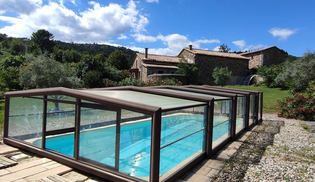 Holiday home on a farm, surrounded by nature, with pool, pet friendly