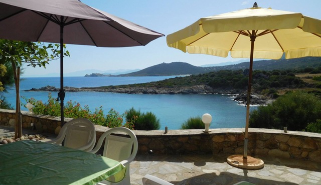 Holiday home on a slope, sea property, beach with a wide view (40 m)