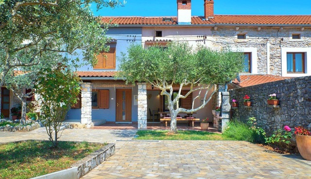 Holiday home Orihi * 2000 m2 fenced garden, covered terrace, BBQ