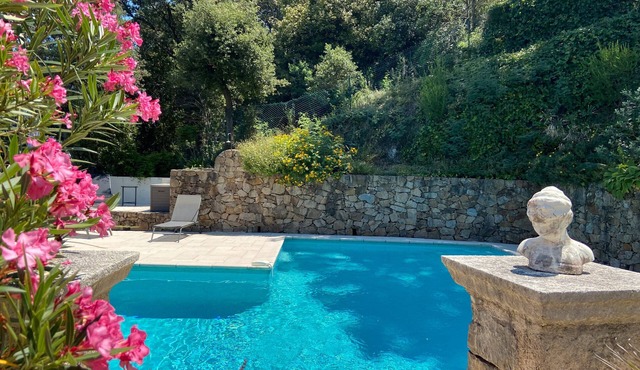 Holiday Home 'Paisible Avec Piscine Privée' with Mountain View, Wi-Fi and Air Conditioning