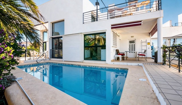 Holiday Home 'Palmeras' with Sea Views, Wi-Fi and Air Conditioning