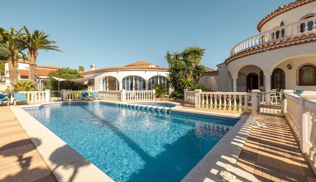 Holiday Home 'Paraiso Para 6' with Shared Pool, Wi-Fi and Air Conditioning