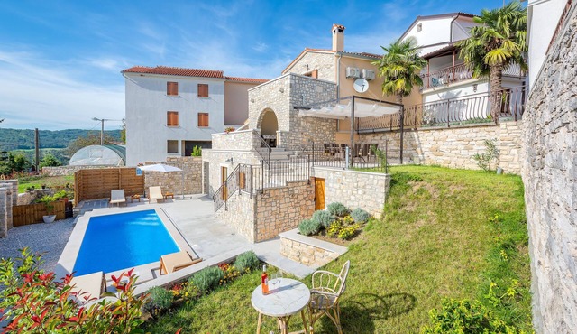 Holiday Home Pazin with Scenic Pool