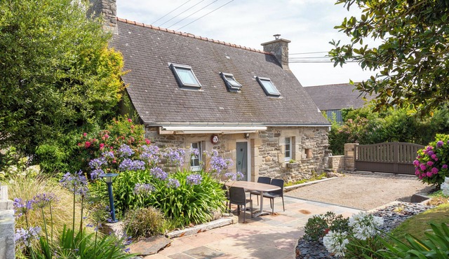 Holiday Home 'Penty À 800m De La Plage' with Private Terrace, Shared Garden and Wi-Fi