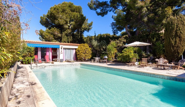 Holiday Home 'Petite Maison' with Shared Pool, Communal Terrace and Wi-Fi
