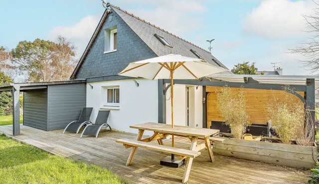 Holiday Home 'Petit Gîte Sables D' Or 600m Plage' with Sea View, Private Terrace and Wi-Fi