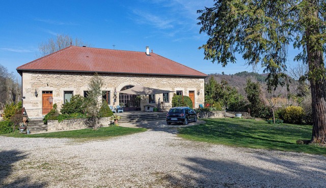 Holiday Home 'Petit Gte De La Renaissante' with Private Terrace, Wi-Fi and Air Conditioning