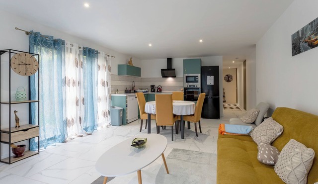 Holiday Home 'Petite Maison Indépendante' with Wi-Fi