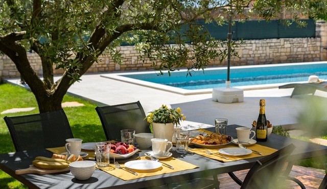 Holiday home "Pietra" with hot tub