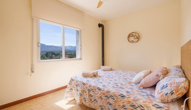 Holiday Home 'Pisto' with Mountain Views, Pool Access and Air Conditioning