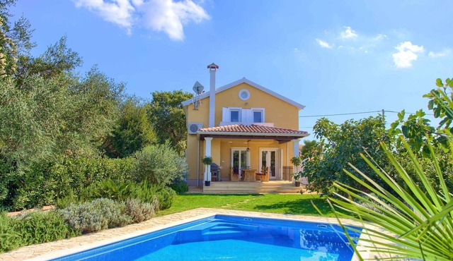 Holiday home quiet place with pool