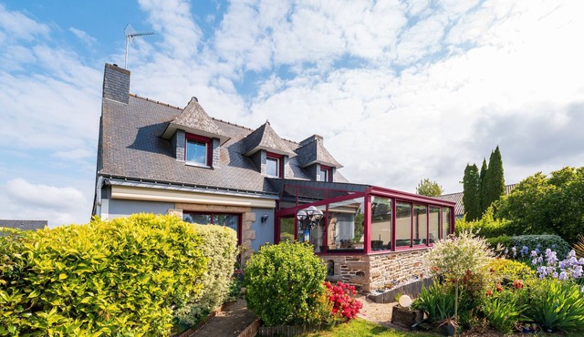 Holiday Home 'Refuge Du Blavet' with Private Terrace, Private Garden and Wi-Fi