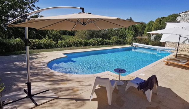 Holiday Home 'Rabbit House' with Shared Pool, Private Terrace and Wi-Fi