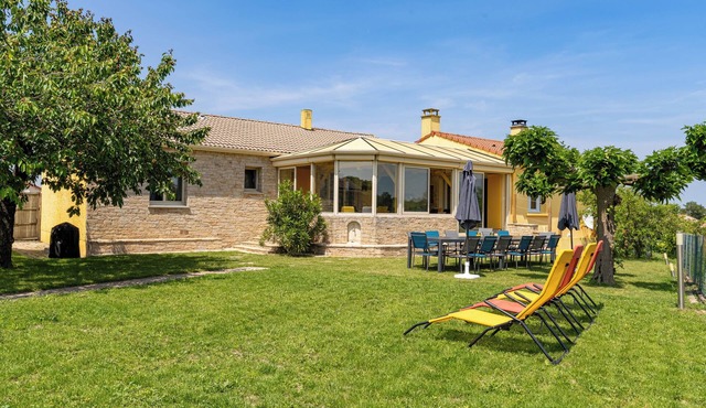 Holiday Home 'Refuge des Amis' with Private Garden and Wi-Fi