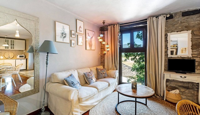 Holiday Home 'Regalate Paz' with Mountain View, Shared Pool and Wi-Fi
