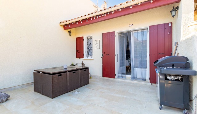 Holiday Home 'Residence Naturiste Eden' with Sea View, Private Terrace and Wi-Fi