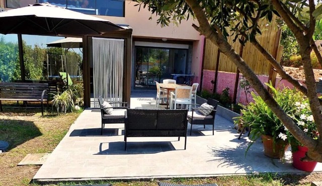 Holiday Home "Rez de Villa Aspretto Lazaret" with Shared Pool & Wi-Fi