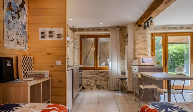 Holiday Home “Studio de la Fontaine” with Mountain View, Wi-Fi, and Air Conditioning