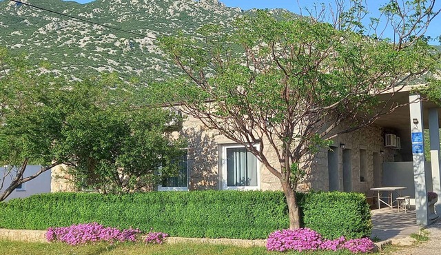 Holiday home suitable for 2 families with 3 bathrooms