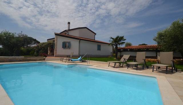 Holiday Home Šverko with garden in Novigrad