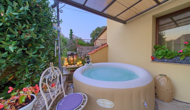 Holiday Home Svjetlana "brand new listing"=jacuzzi, 3 bedrooms, 2 bathrooms