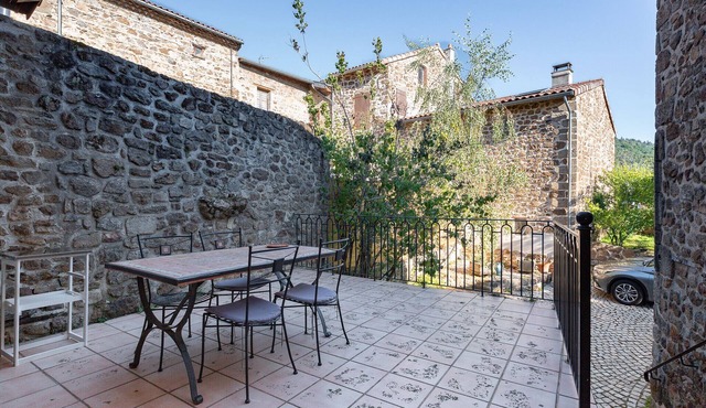 Holiday Home 'Typical Completely Renovated' with Shared Terrace, Private Garden and Wi-Fi