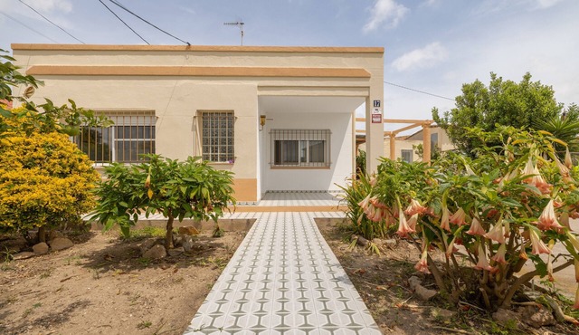 Holiday Home 'Teresa Deltebre' with Private Terrace, Wi-Fi and Air Conditioning