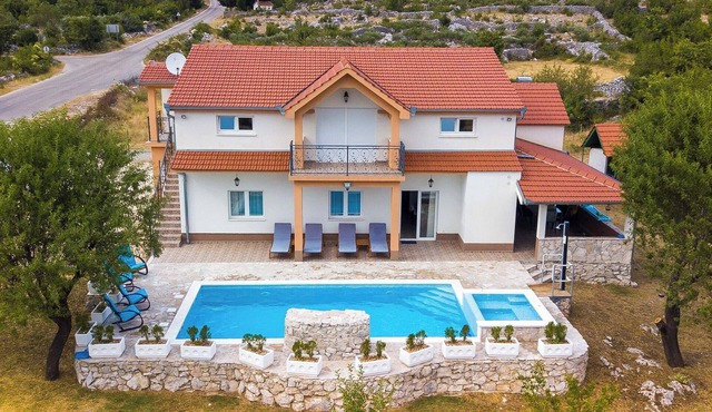 Holiday home Tesija with private heated pool and jacuzzi