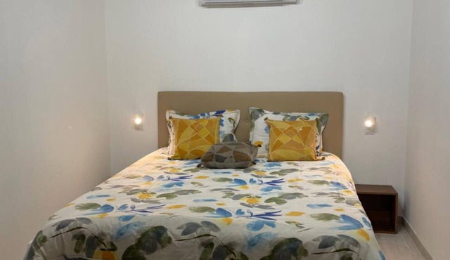 Holiday Home 'Tout Confort' with Private Terrace, Wi-Fi and Air Conditioning