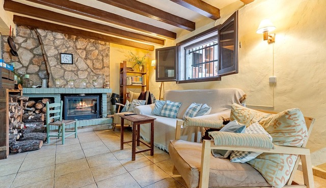 Holiday Home 'Tranquil' with Mountain View, Wi-Fi and Air Conditioning