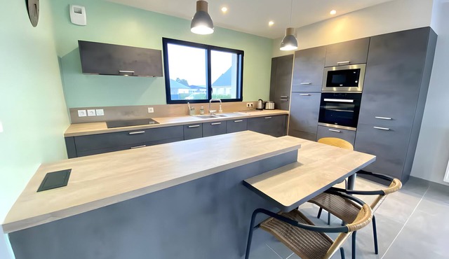 Holiday Home Ty Cath – By the Sea, Terrace, Garden and Wi-Fi